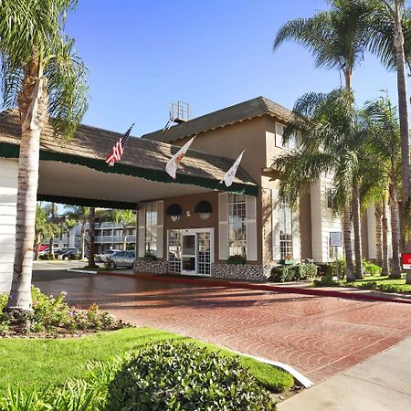 Ramada By Wyndham Costa Mesa/Newport Beach Buitenkant foto