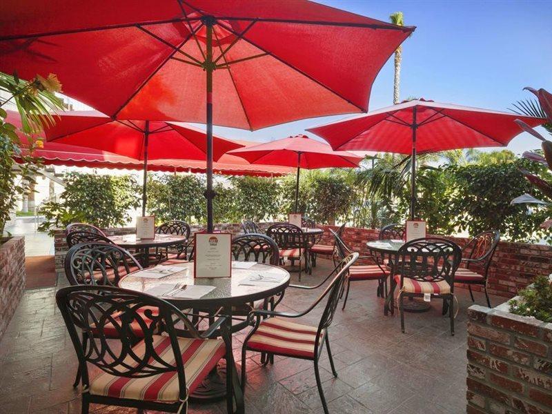 Ramada By Wyndham Costa Mesa/Newport Beach Buitenkant foto