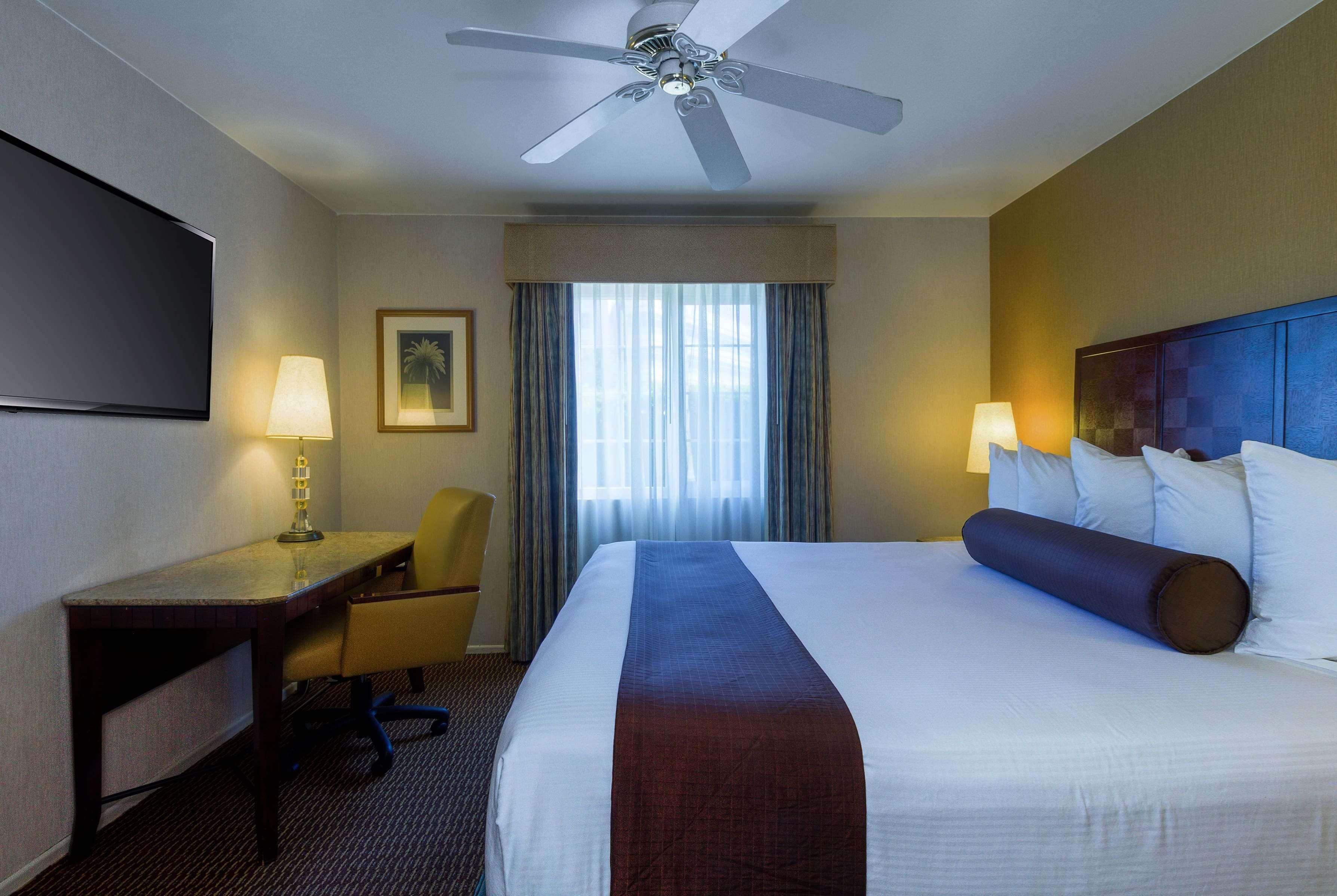 Ramada By Wyndham Costa Mesa/Newport Beach Buitenkant foto