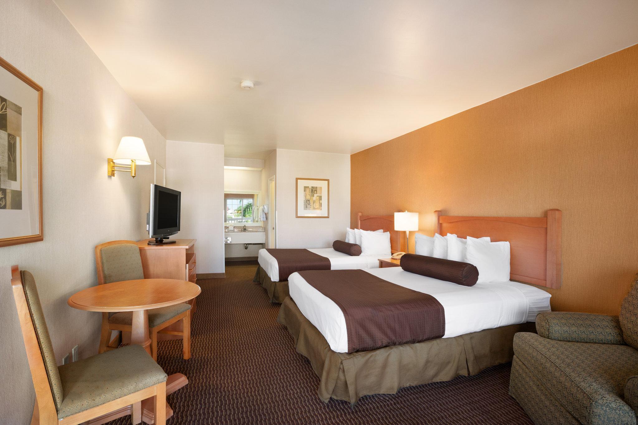 Ramada By Wyndham Costa Mesa/Newport Beach Buitenkant foto