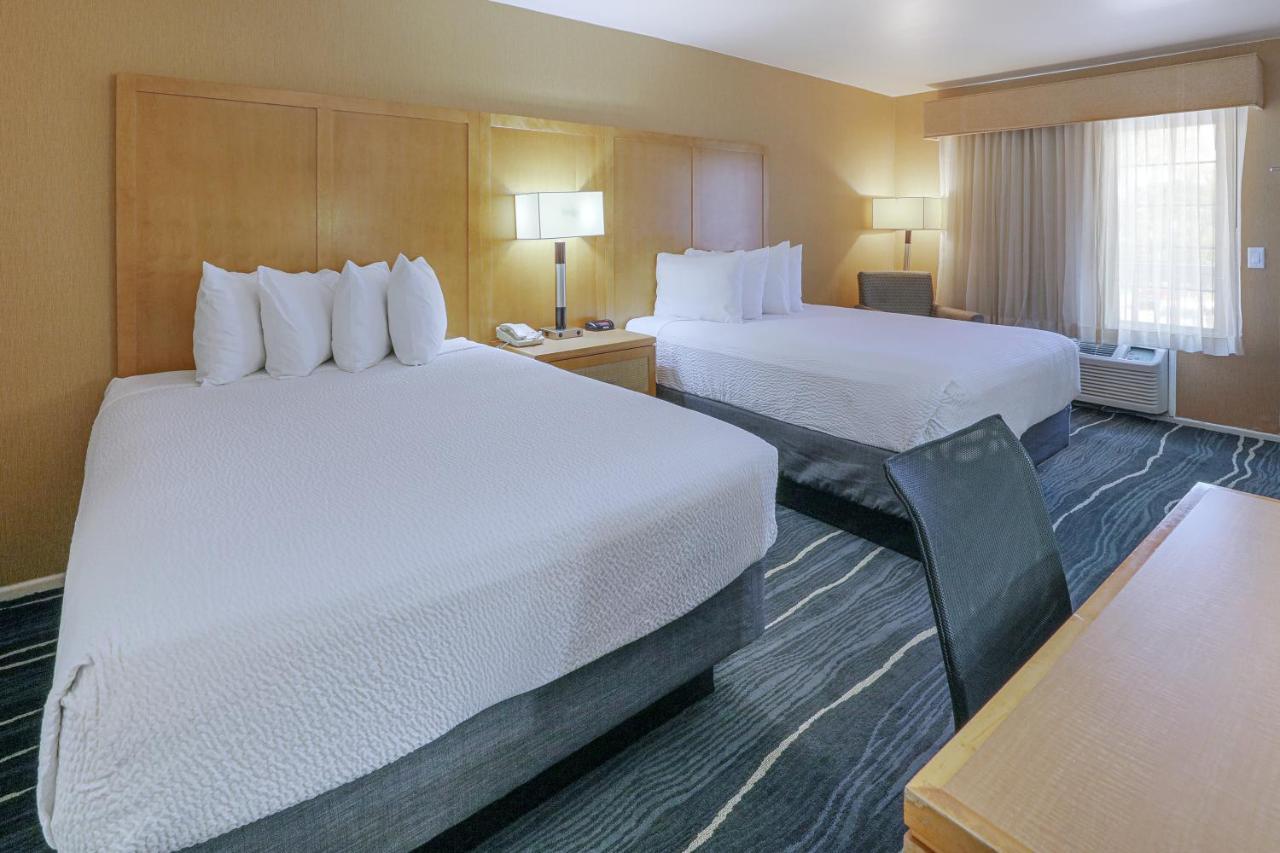 Ramada By Wyndham Costa Mesa/Newport Beach Buitenkant foto