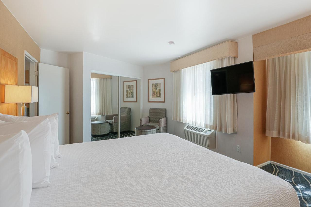 Ramada By Wyndham Costa Mesa/Newport Beach Buitenkant foto