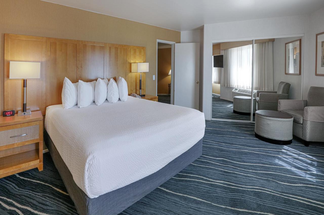 Ramada By Wyndham Costa Mesa/Newport Beach Buitenkant foto