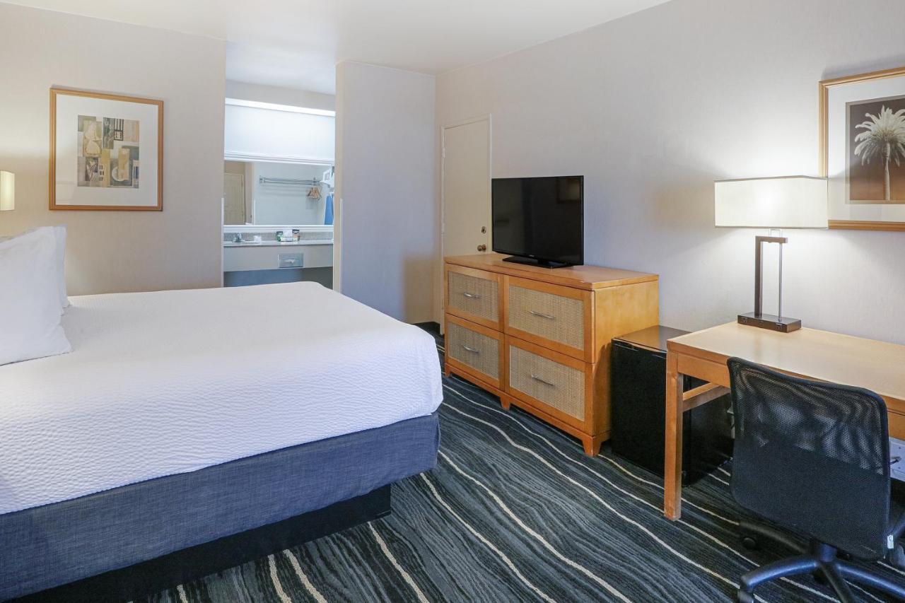 Ramada By Wyndham Costa Mesa/Newport Beach Buitenkant foto
