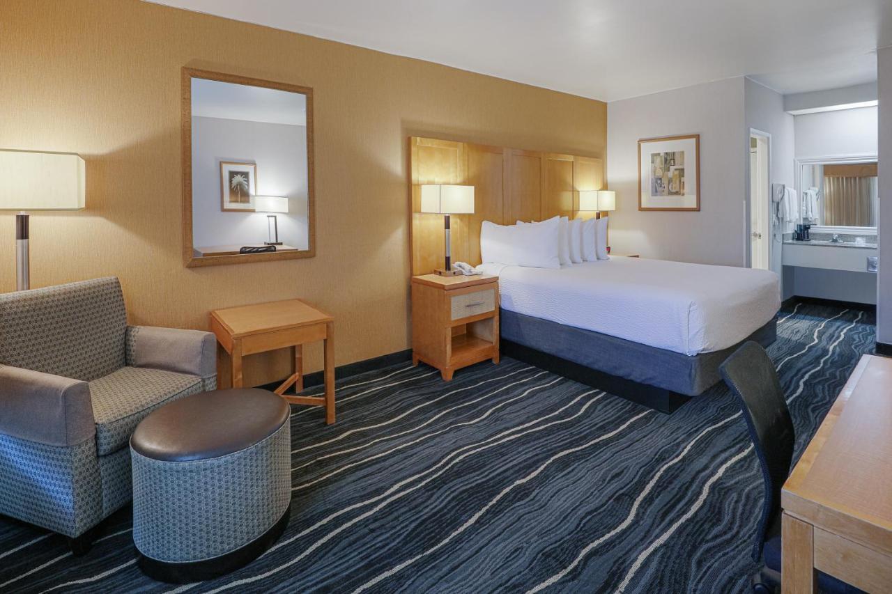 Ramada By Wyndham Costa Mesa/Newport Beach Buitenkant foto