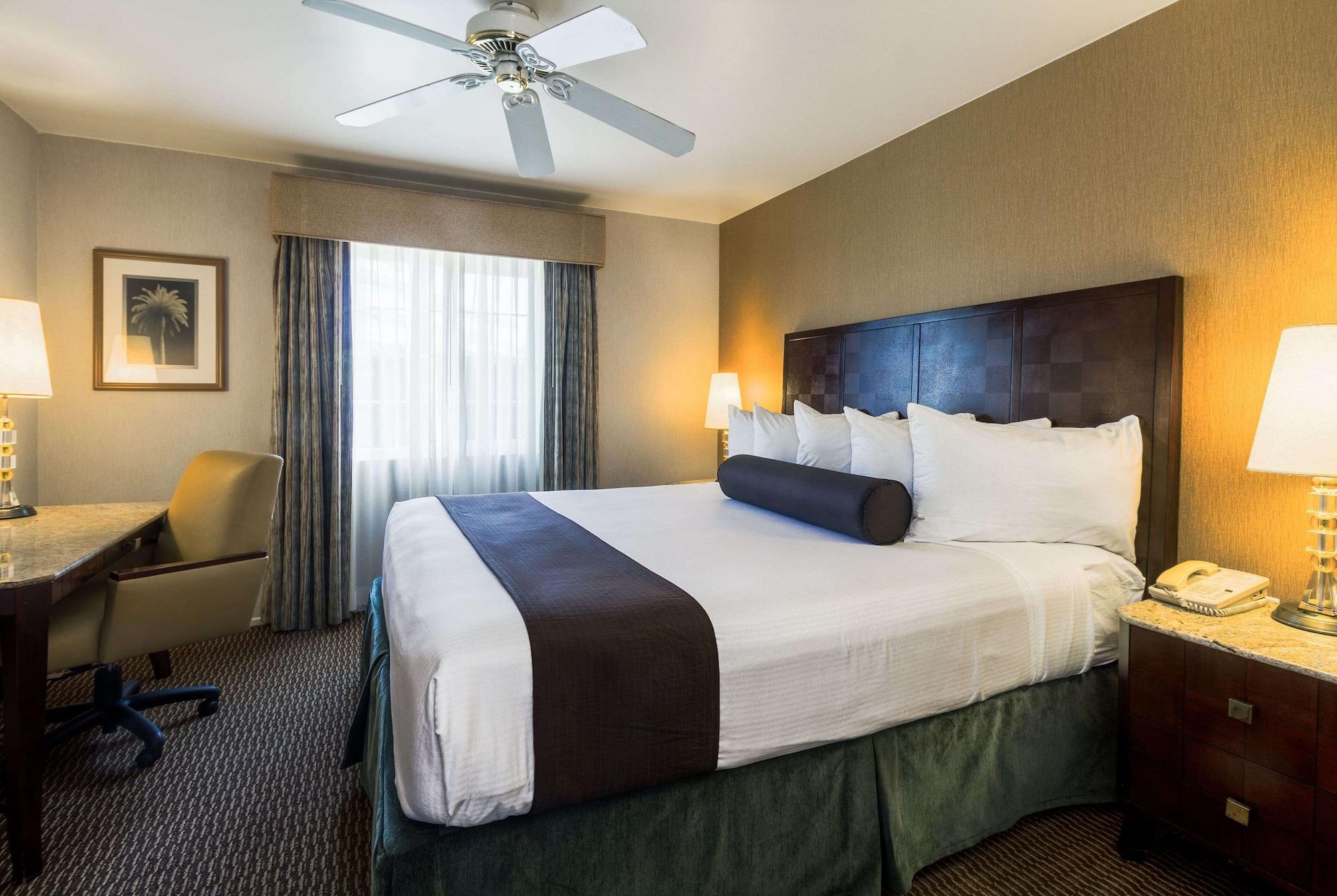 Ramada By Wyndham Costa Mesa/Newport Beach Buitenkant foto