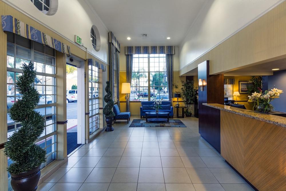 Ramada By Wyndham Costa Mesa/Newport Beach Buitenkant foto