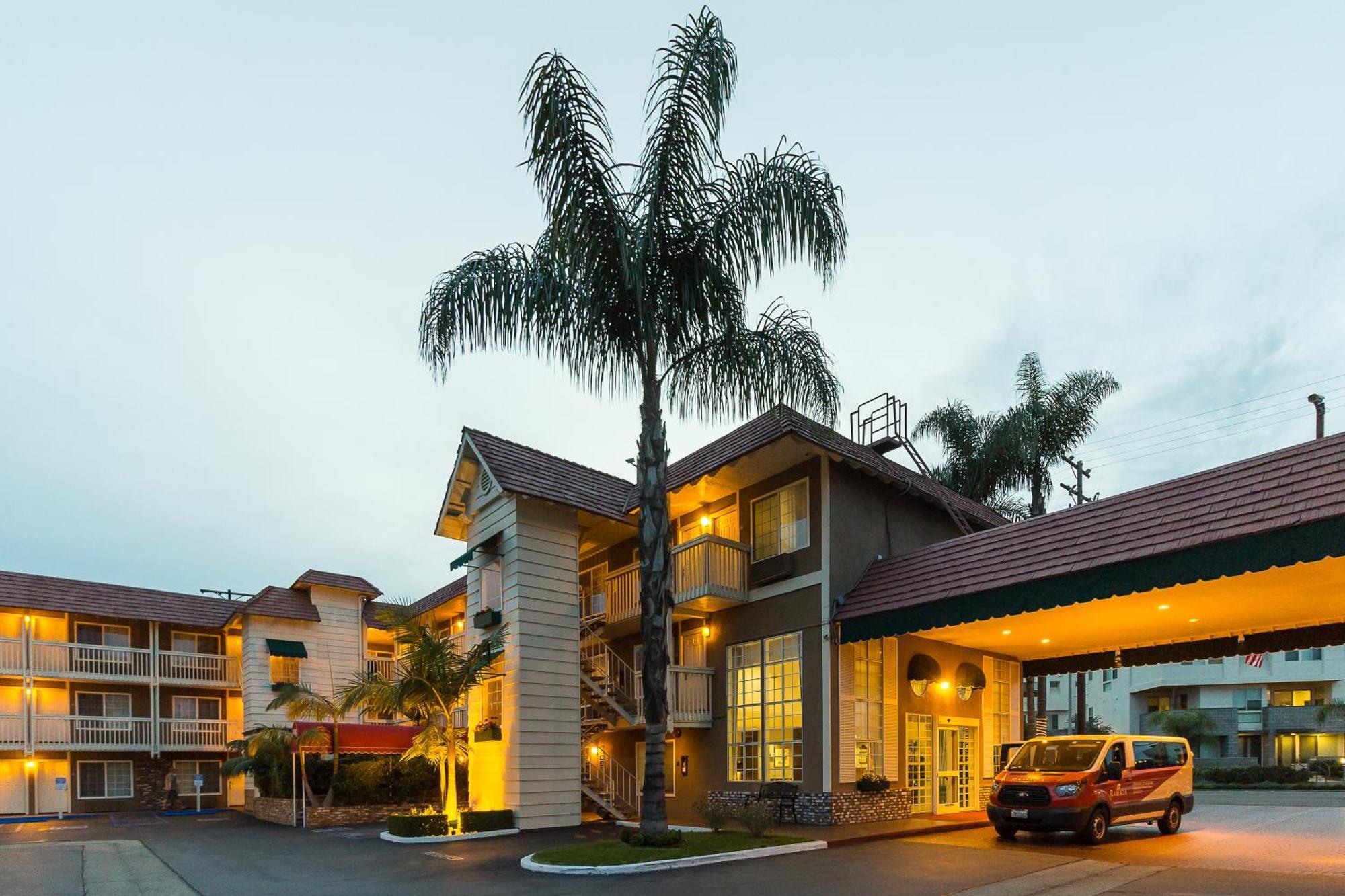 Ramada By Wyndham Costa Mesa/Newport Beach Buitenkant foto
