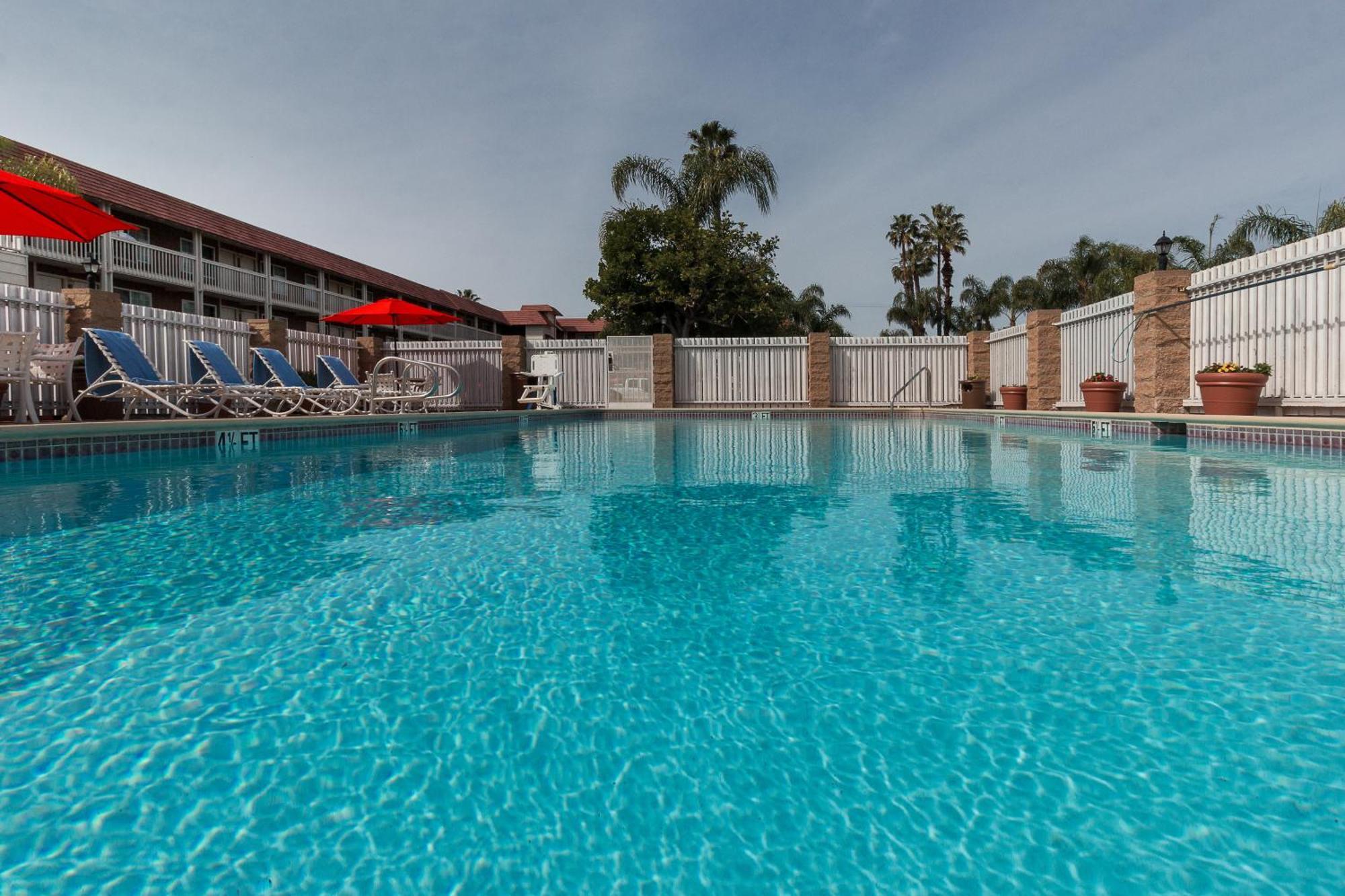 Ramada By Wyndham Costa Mesa/Newport Beach Buitenkant foto